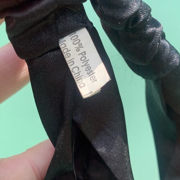 Thick satin like smooth stretchy headband - Picture 2 of 3